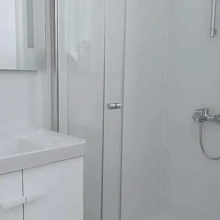 Larvella Estia Luxury