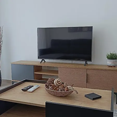 מלון דירות Larvella Estia Luxury 4*