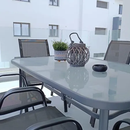 Larvella Estia Luxury Апарт-готель Ларнака