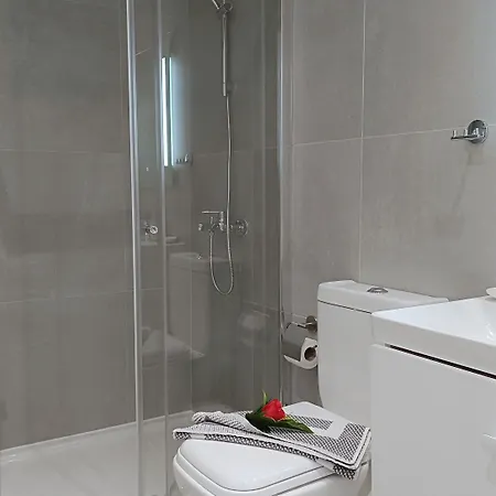 Larvella Estia Luxury מלון דירות