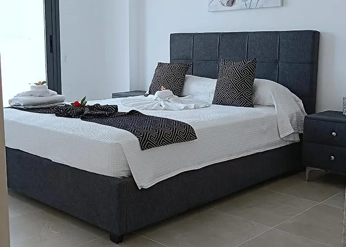 Larvella Estia Luxury Aparthotel 4*