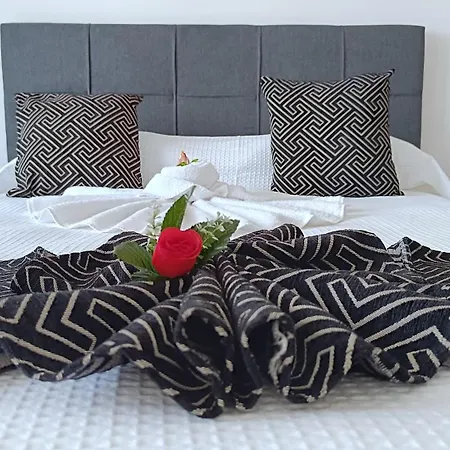 Larvella Estia Luxury 4* Lárnaca