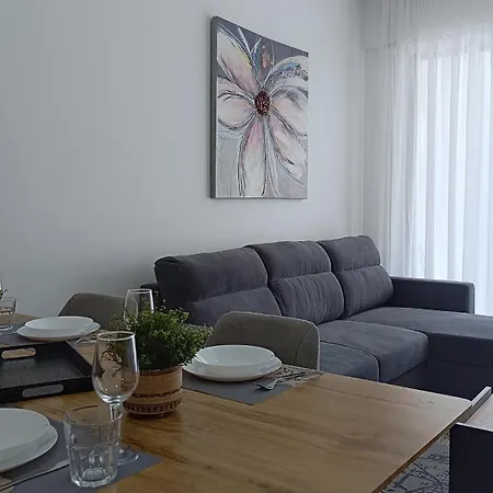 Larvella Estia Luxury لارنكا
