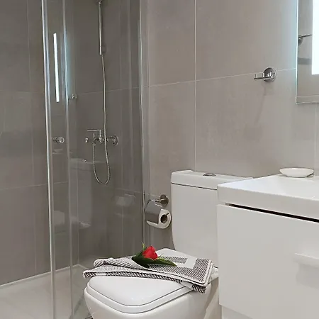 Larvella Estia Luxury Apartahotel