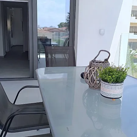 Larvella Estia Luxury Apartahotel