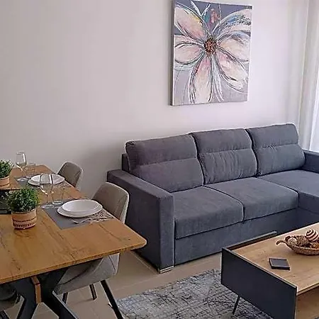 Larvella Estia Luxury Apartahotel 4*