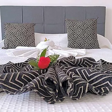 Larvella Estia Luxury 라르나카