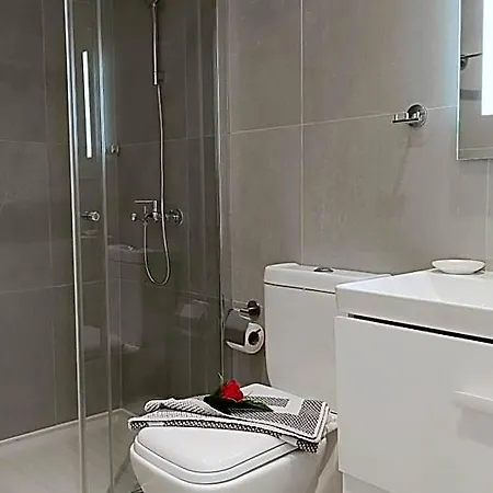 Larvella Estia Luxury شقة فندقية 4*