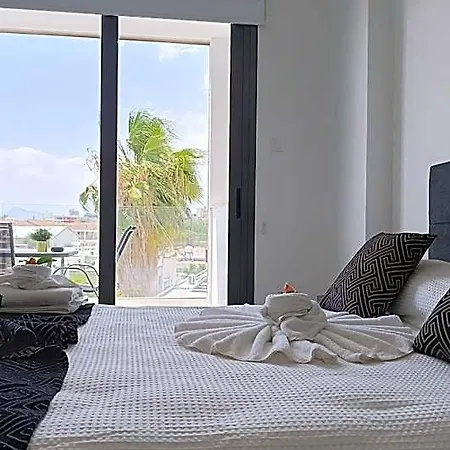 Larvella Estia Luxury Apartahotel