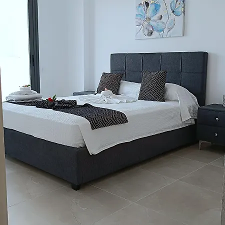 Larvella Estia Luxury 4* לרנקה