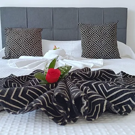 מלון דירות Larvella Estia Luxury