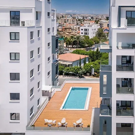 Larvella Estia Luxury 4* לרנקה