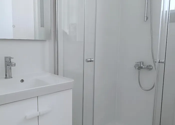 Larvella Estia Luxury