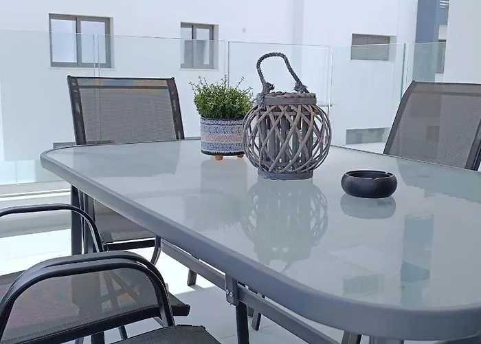 Larvella Estia Luxury Апарт-готель Ларнака