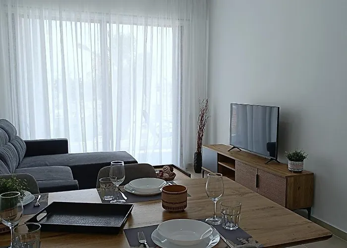 Larvella Estia Luxury Апарт-готель 4*