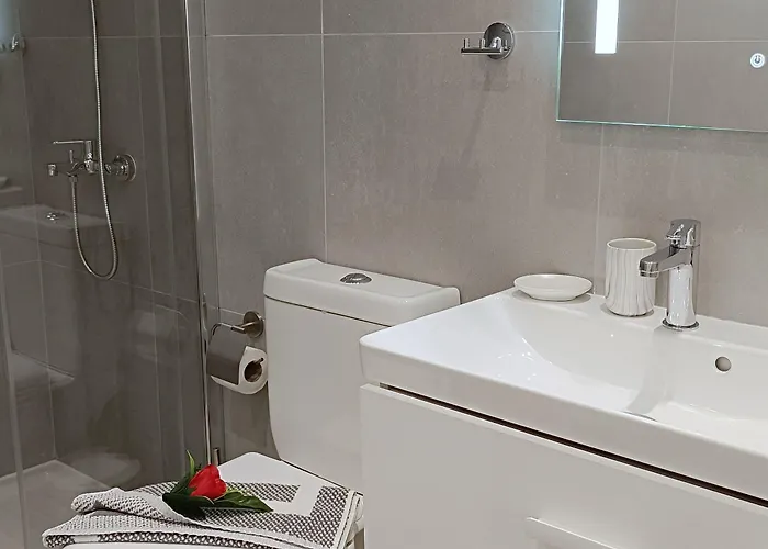 Larvella Estia Luxury Апарт-готель