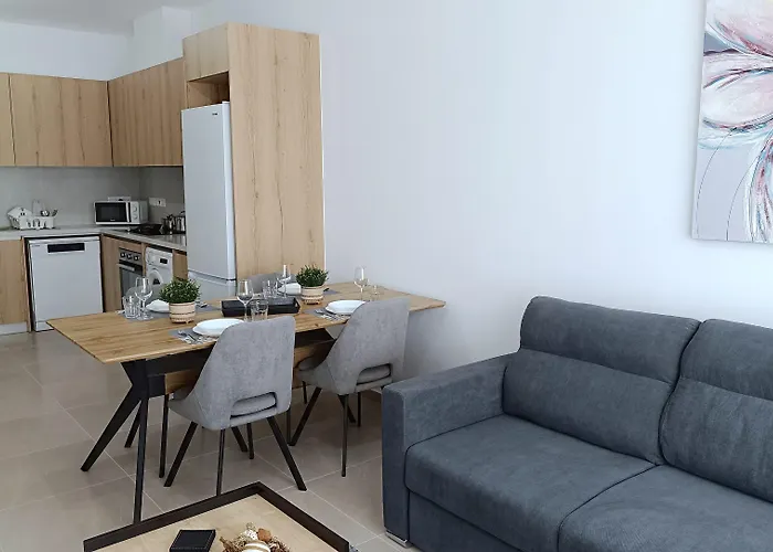 Larvella Estia Luxury Апарт-готель Ларнака